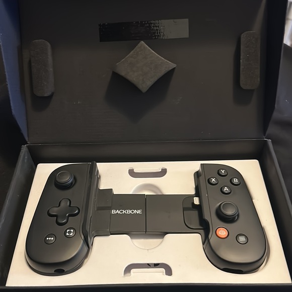 Backbone gaming device for iPhones